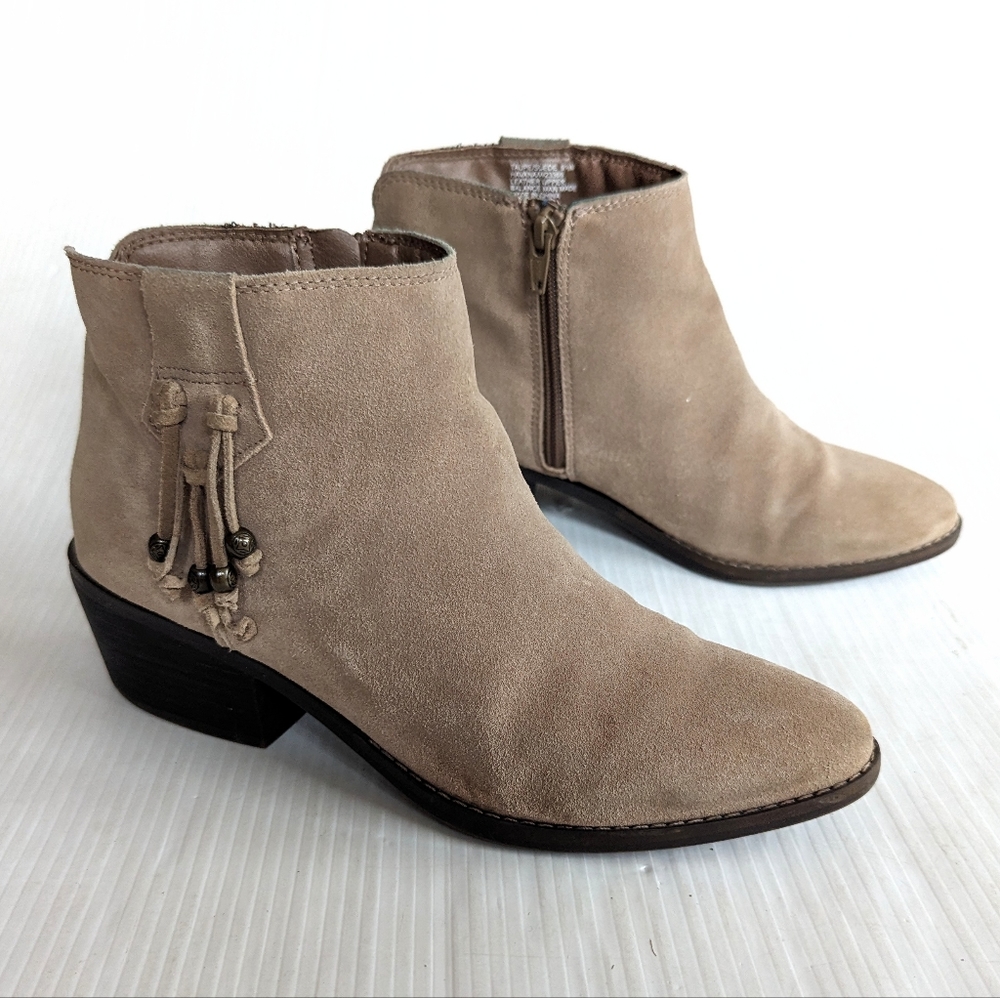 WHITE MOUNTAIN Havana tan suede leather tassel fringe ankle booties